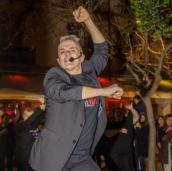 Miguel Barranco bailando